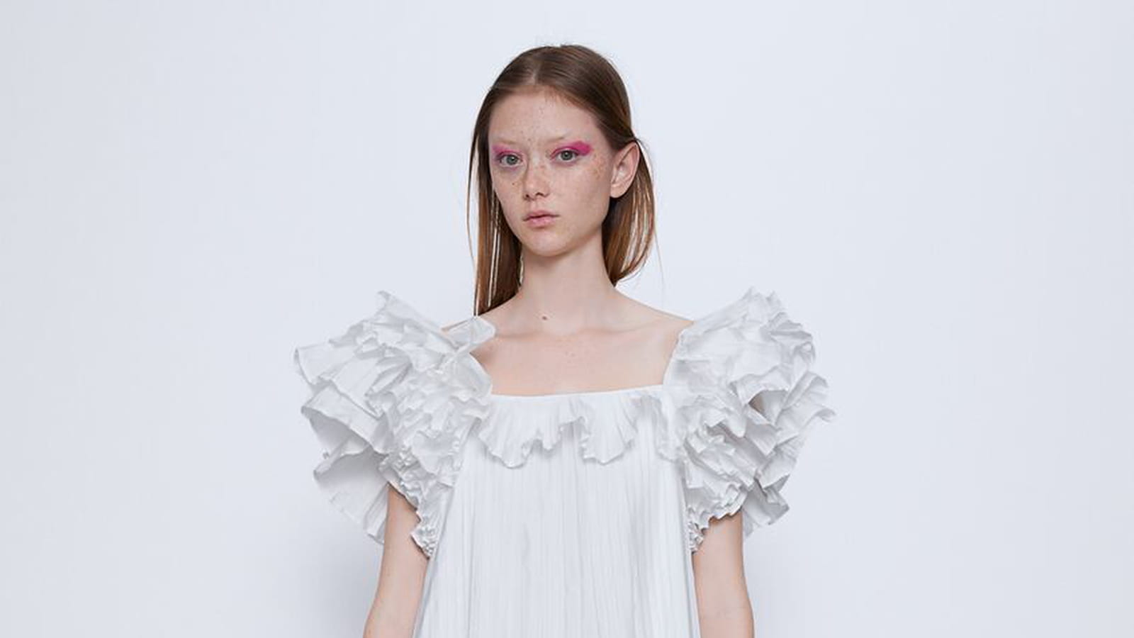 Robe avec volant 