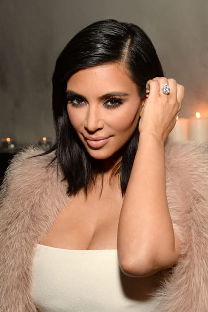 La coupe au carr&eacute; lisse de Kim Kardashian