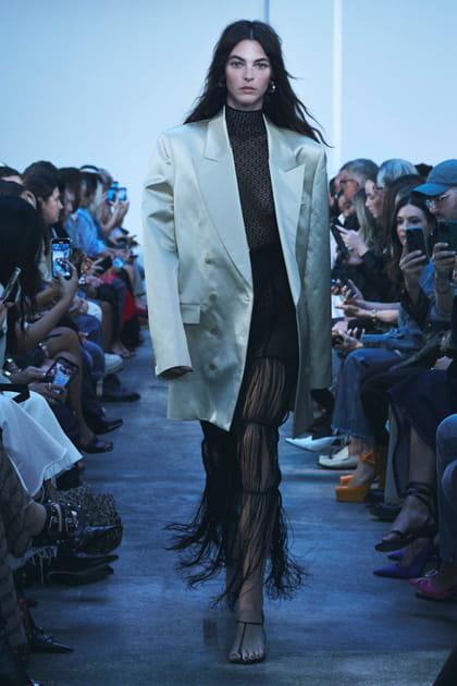 D&eacute;fil&eacute; Khaite printemps-&eacute;t&eacute; 2023