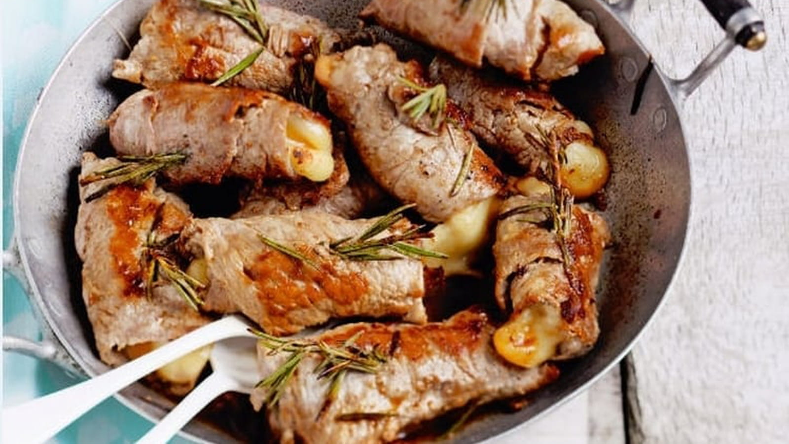 Saltimbocca de veau, mozzarella fumée et romarin