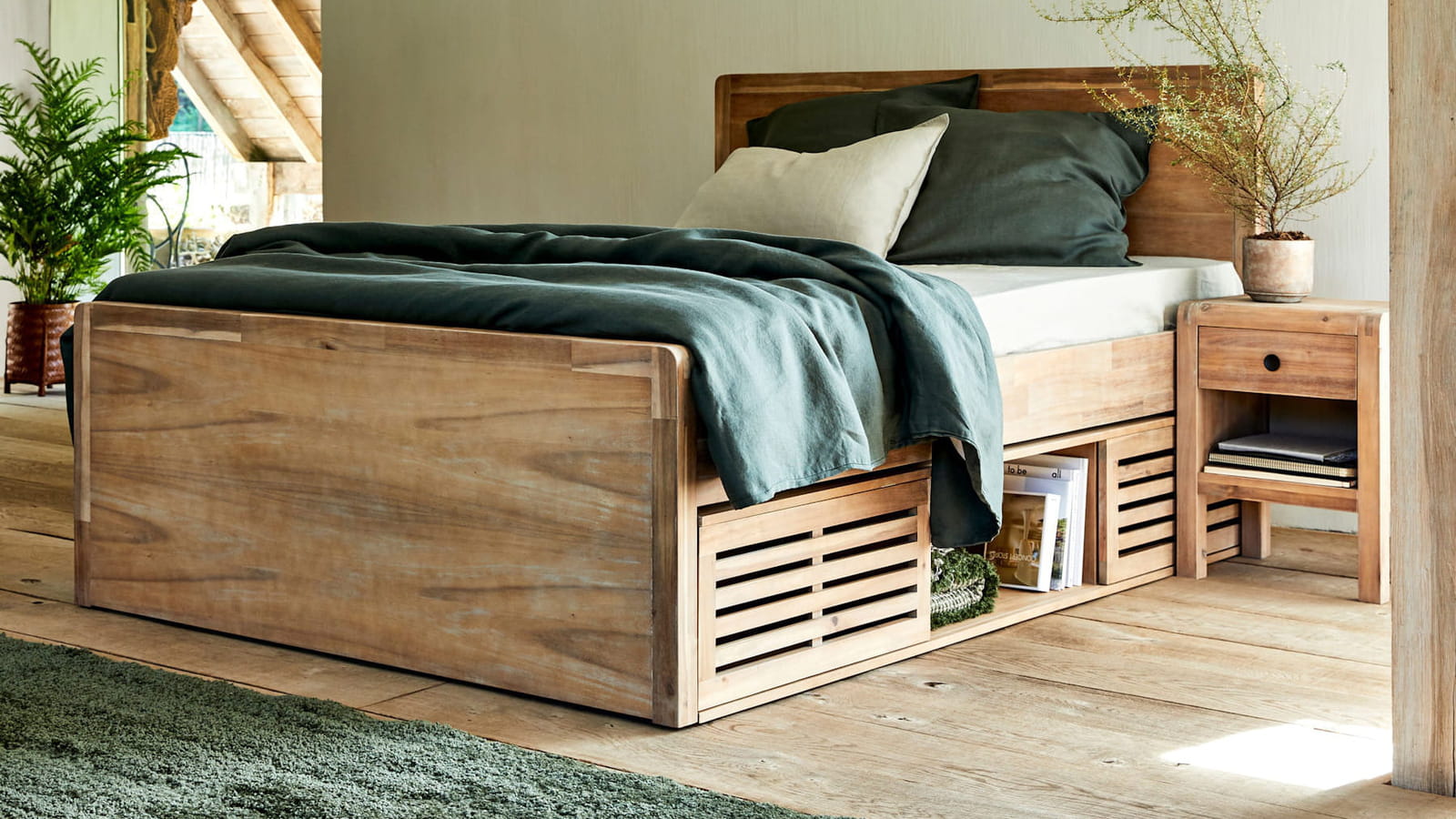 Lit en bois avec rangement
