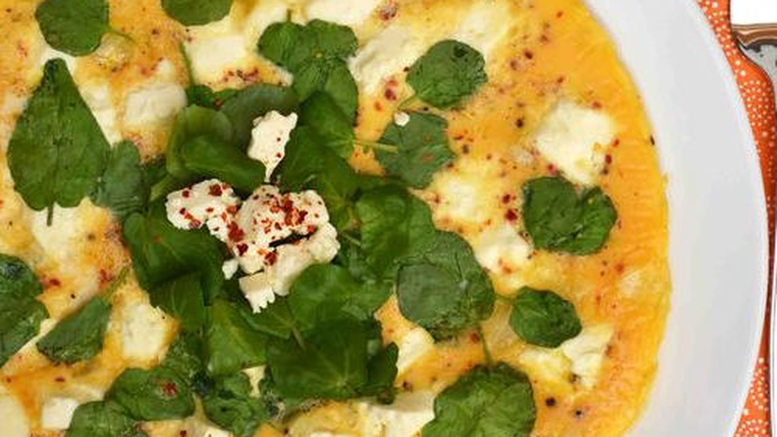 Omelette à la feta, oignon et cresson de fontaine