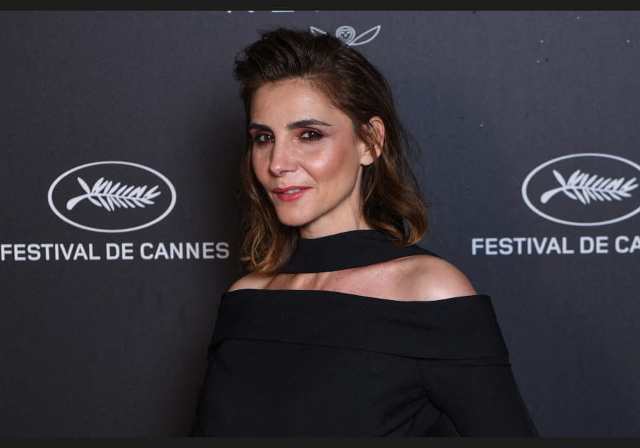 Clotilde Courau, parfaite avec son regard bronze