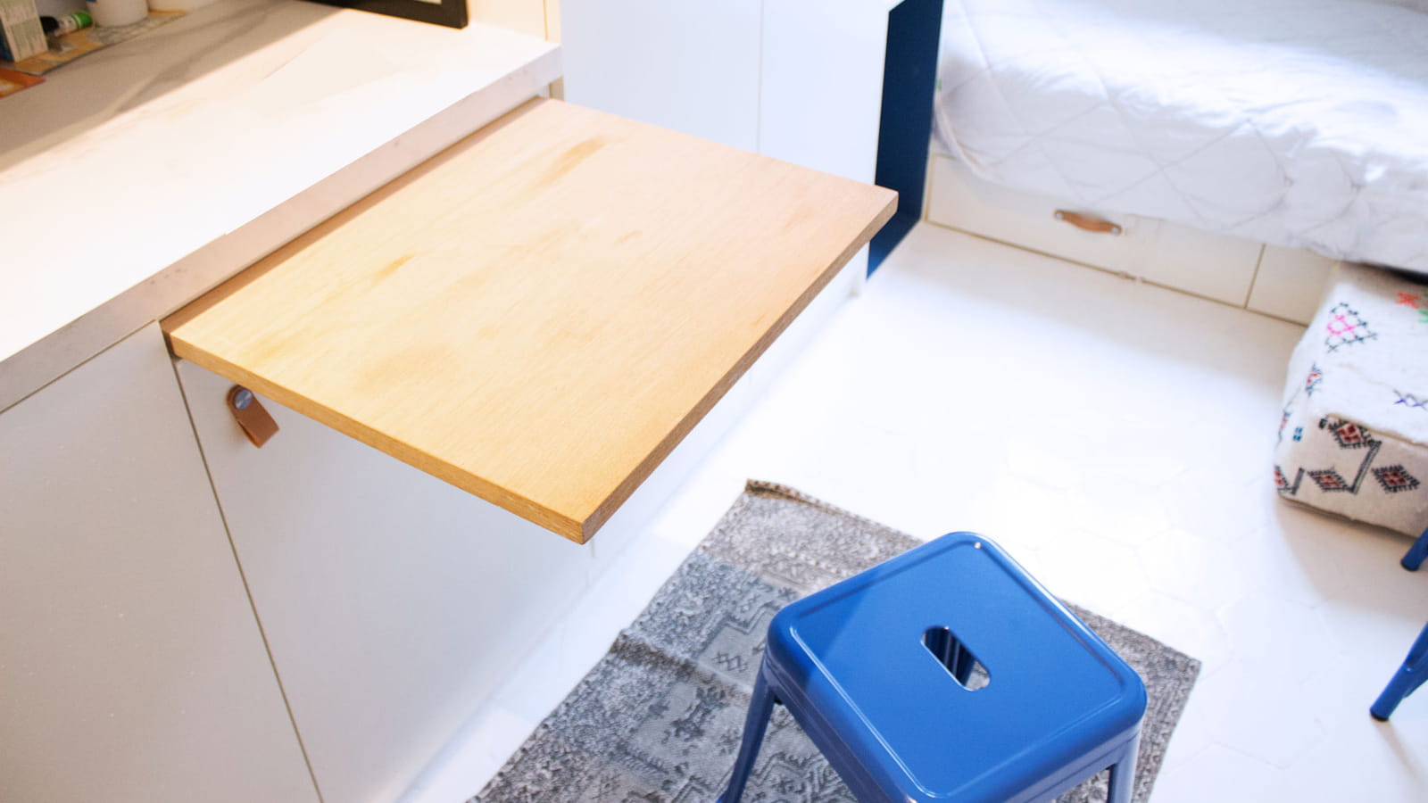 Coin bureau/repas escamotable
