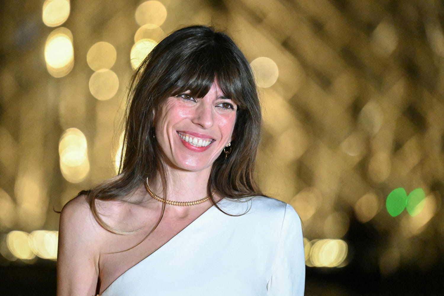 Lou Doillon adopts bohemian braids and the result confirms their big comeback this summer