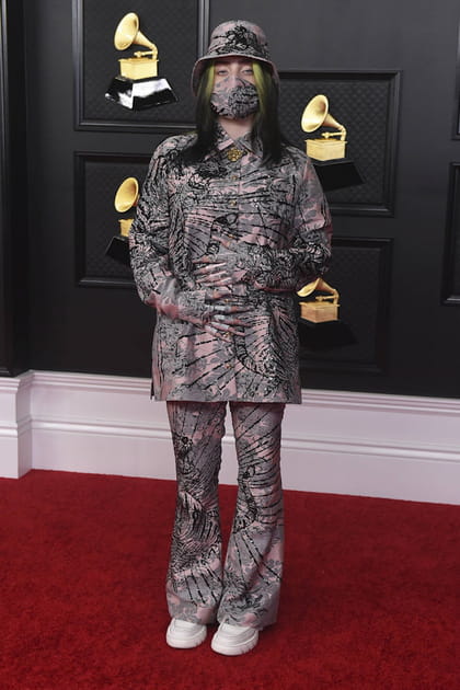 Billie Eilish en total look imprim&eacute;