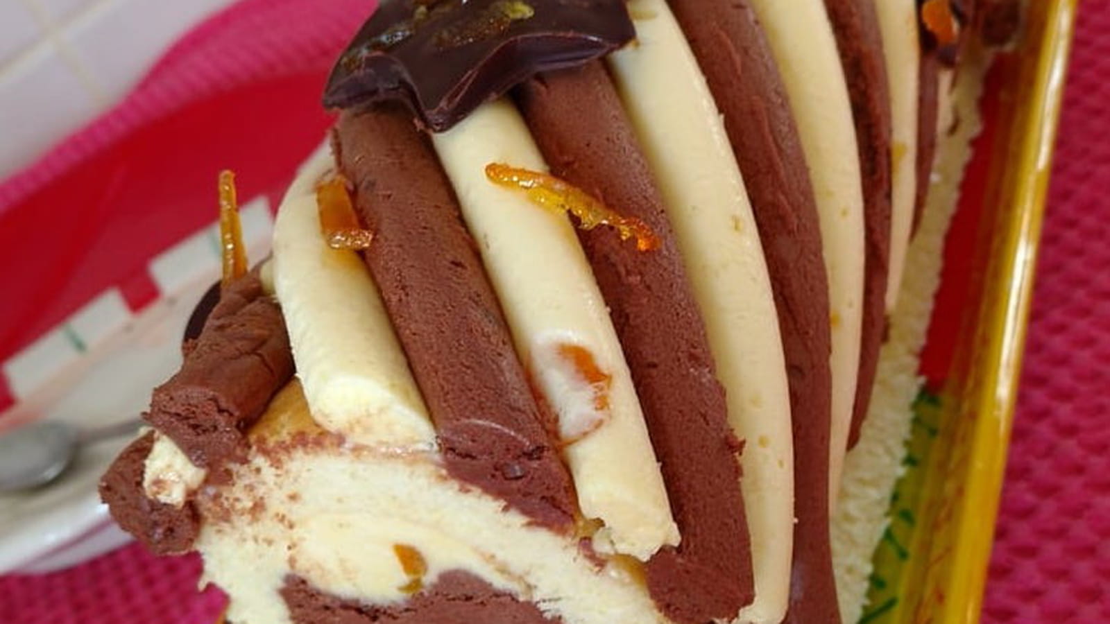 Bûche chocolat, zestes d'orange confits et mascarpone