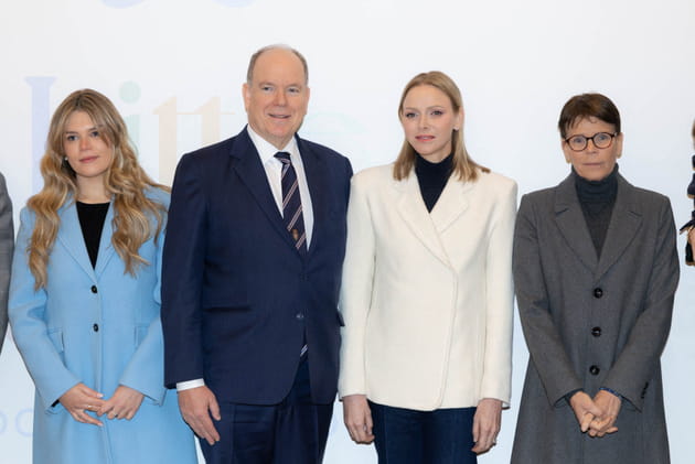 Charlene de Monaco appara&icirc;t avec le prince Albert, la princesse St&eacute;phanie et Camille Gottlieb