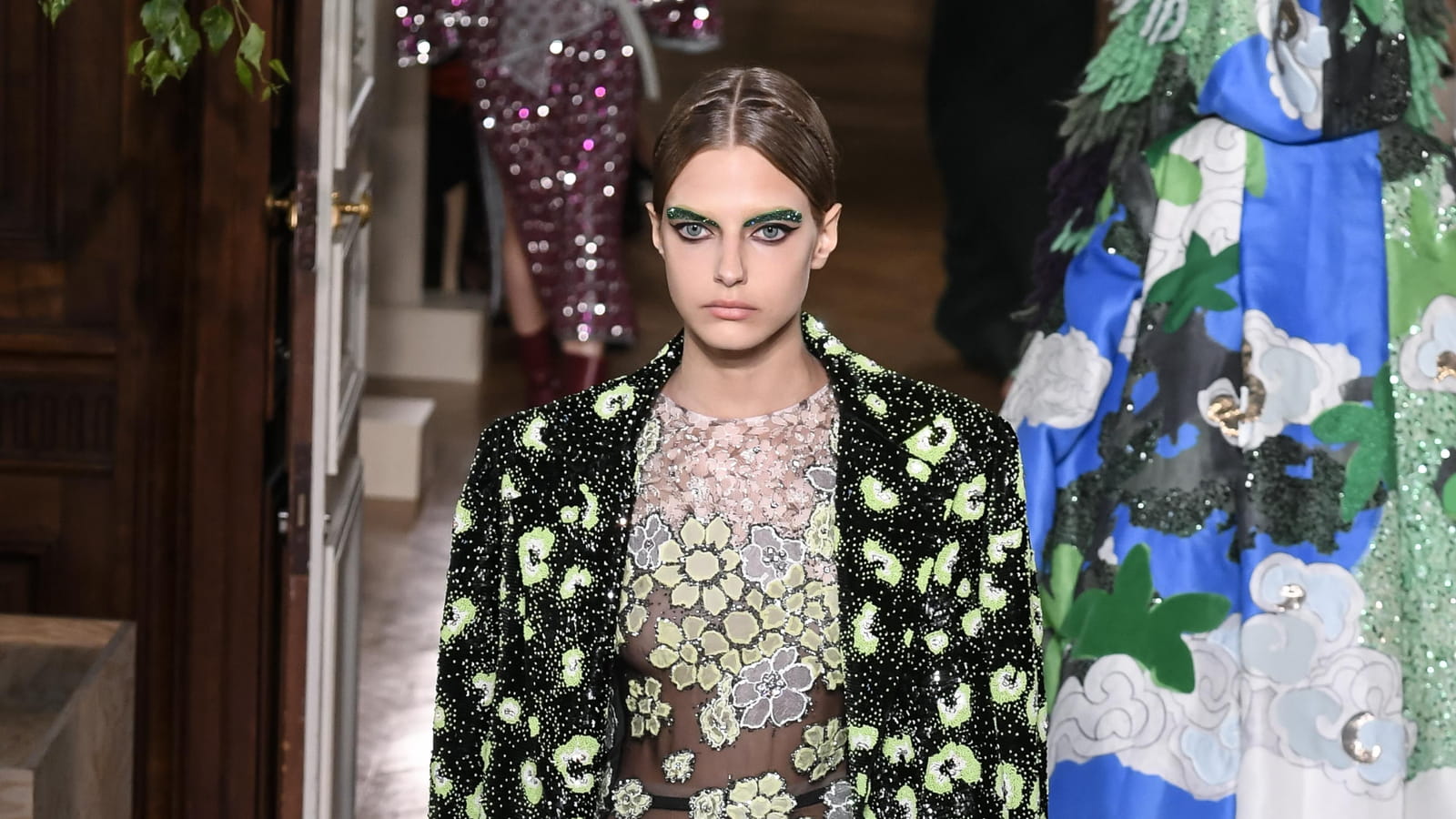 Look 16