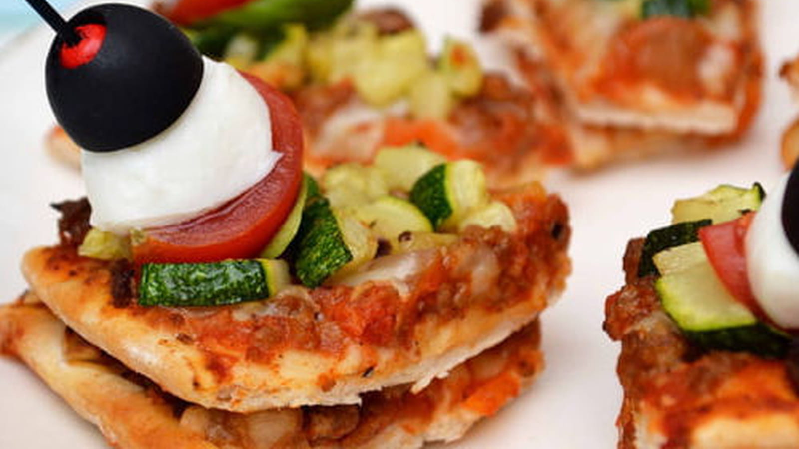 Pizza-tapas à la bolognaise et courgettes grillées