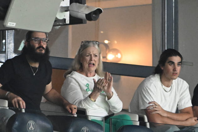 Nelson et Eddy Dion accompagnés de leur tante au Parc des Princes