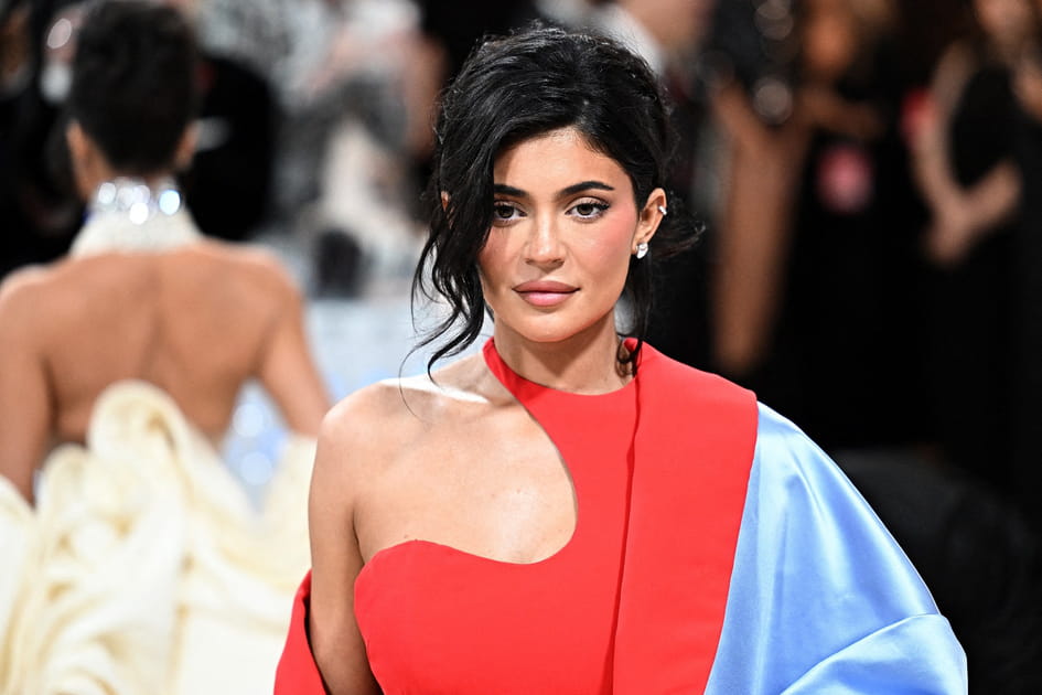 Kylie Jenner est fascinante en brune