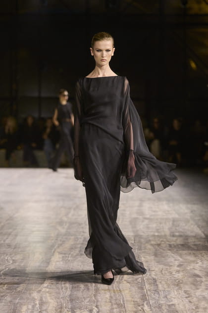 Look 47 du défilé Saint Laurent printemps-été 2024