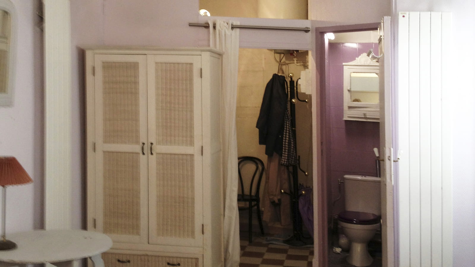 Salle de bains et cuisine avant
