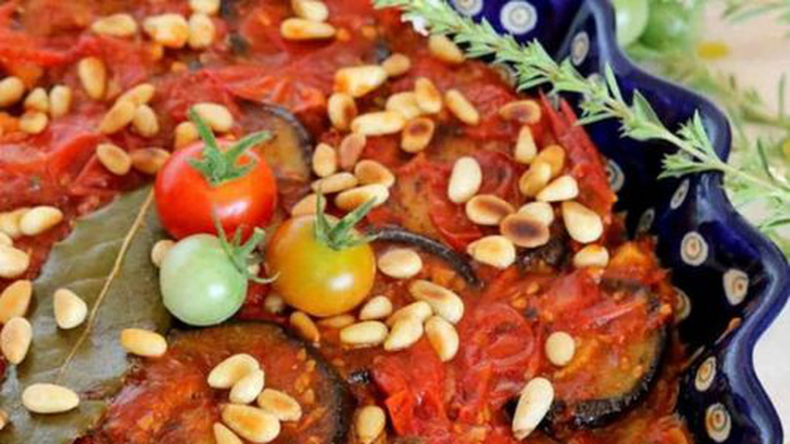 Aubergines grillées et sauce de tomates cerises