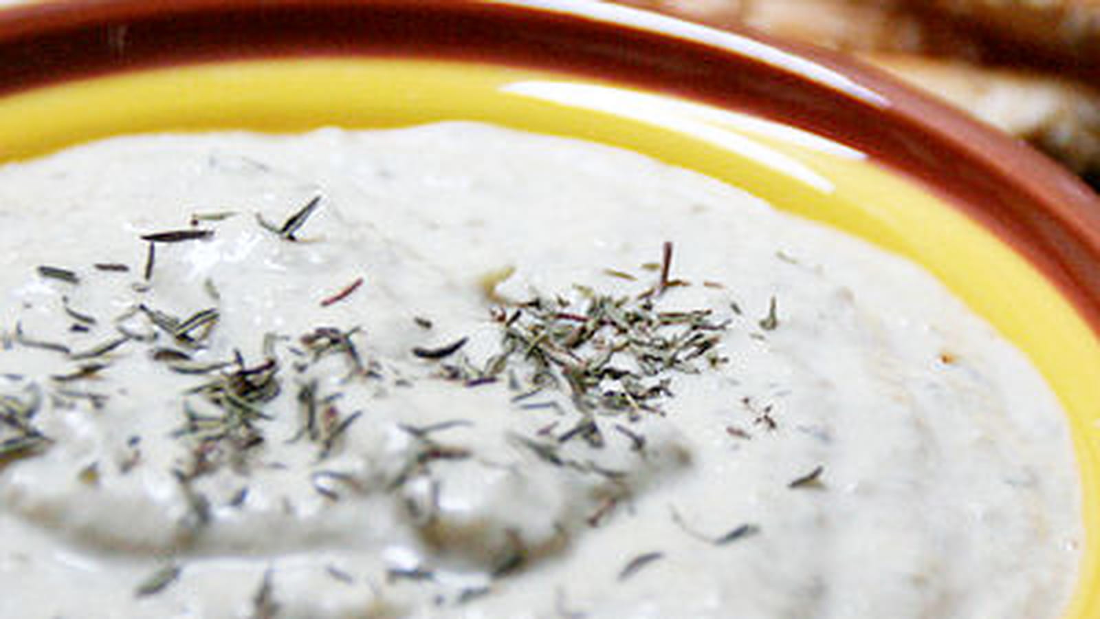 Tartinade faisselle, cœur d'artichaut et pignons
