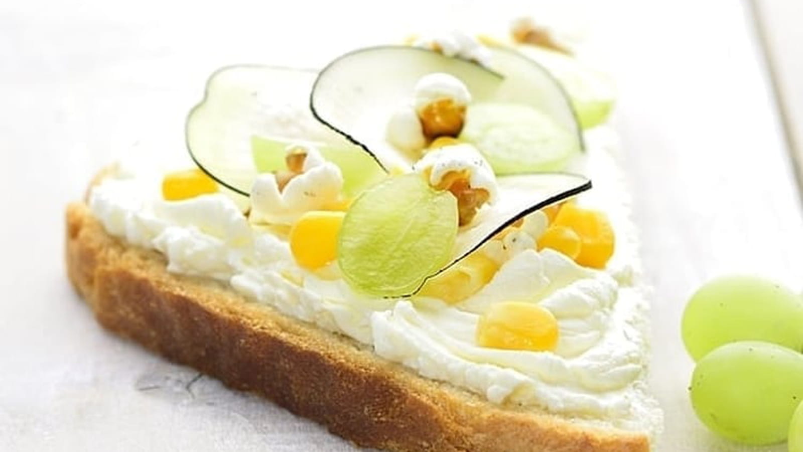 Tartine fromage frais et maïs