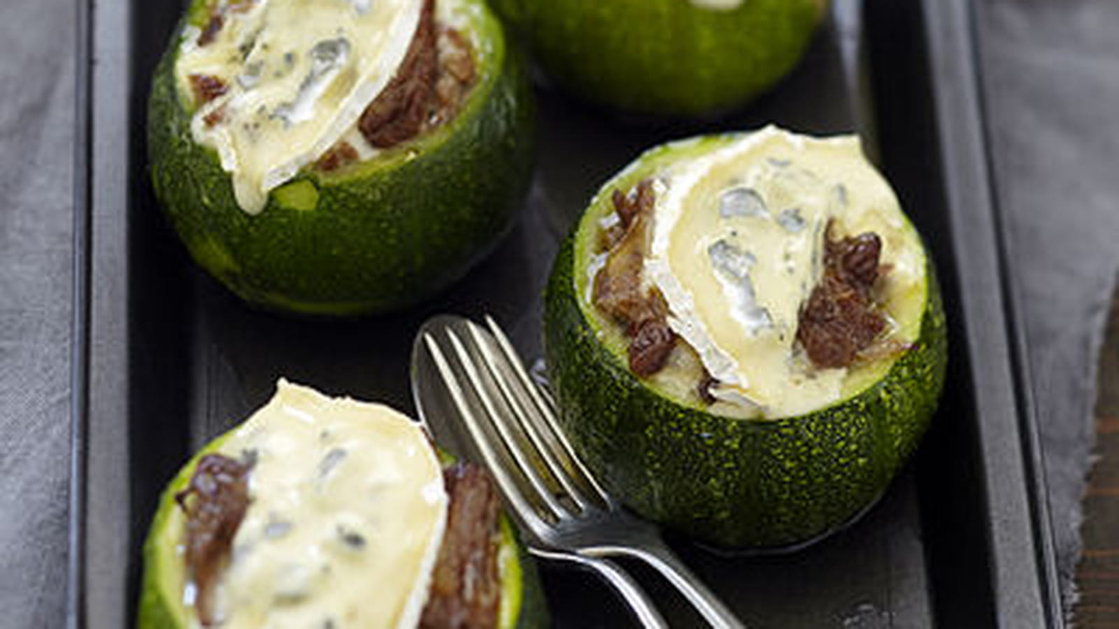 Courgette farcie à l’agneau et au Bresse Bleu