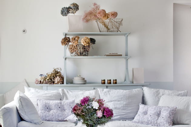 Des hortensias s&eacute;ch&eacute;s dans dans toute la maisonn&eacute;e