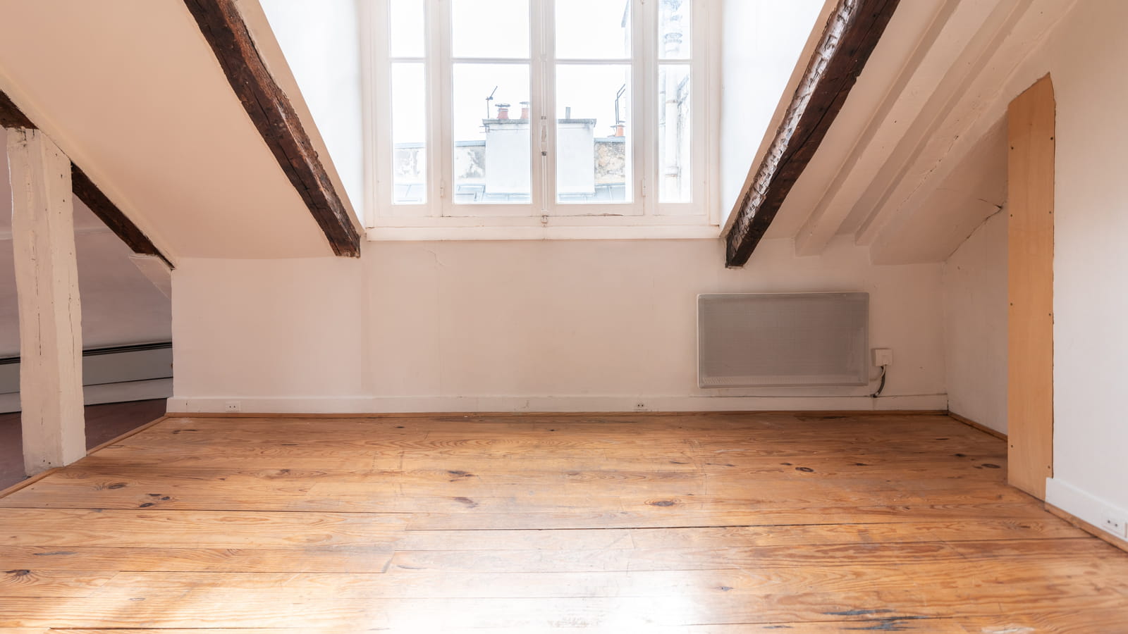 Espace sous la mansarde avant