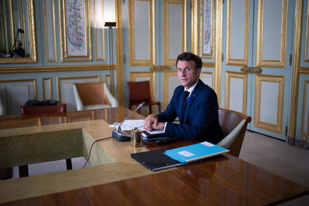 Emmanuel Macron, en visioconf&eacute;rence avec les pr&eacute;sidents du G7&nbsp;et de l'Ukraine, le 8&nbsp;mai