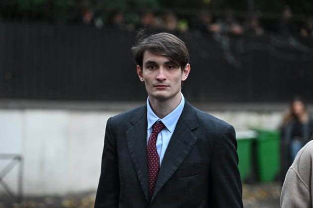 Aurélien Enthoven, le fils de Carla Bruni, présent au rassemblement pour Nicolas Sarkozy