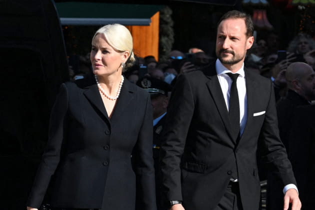 Mette-Marit, Princesse de Norvège, et Prince Haakon de Norvège aux obsèques de l'ex-roi de Grèce, Constantin II