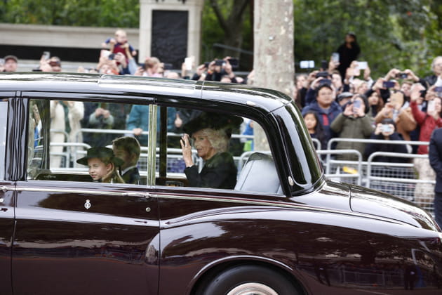 Princesse Charlotte et son fr&egrave;re George avec Camilla - Fun&eacute;railles d'Elizabeth II &agrave; l'Abbaye de Westminster