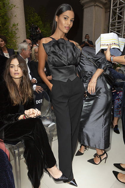 Tina Kunakey au d&eacute;fil&eacute; Giorgio Armani