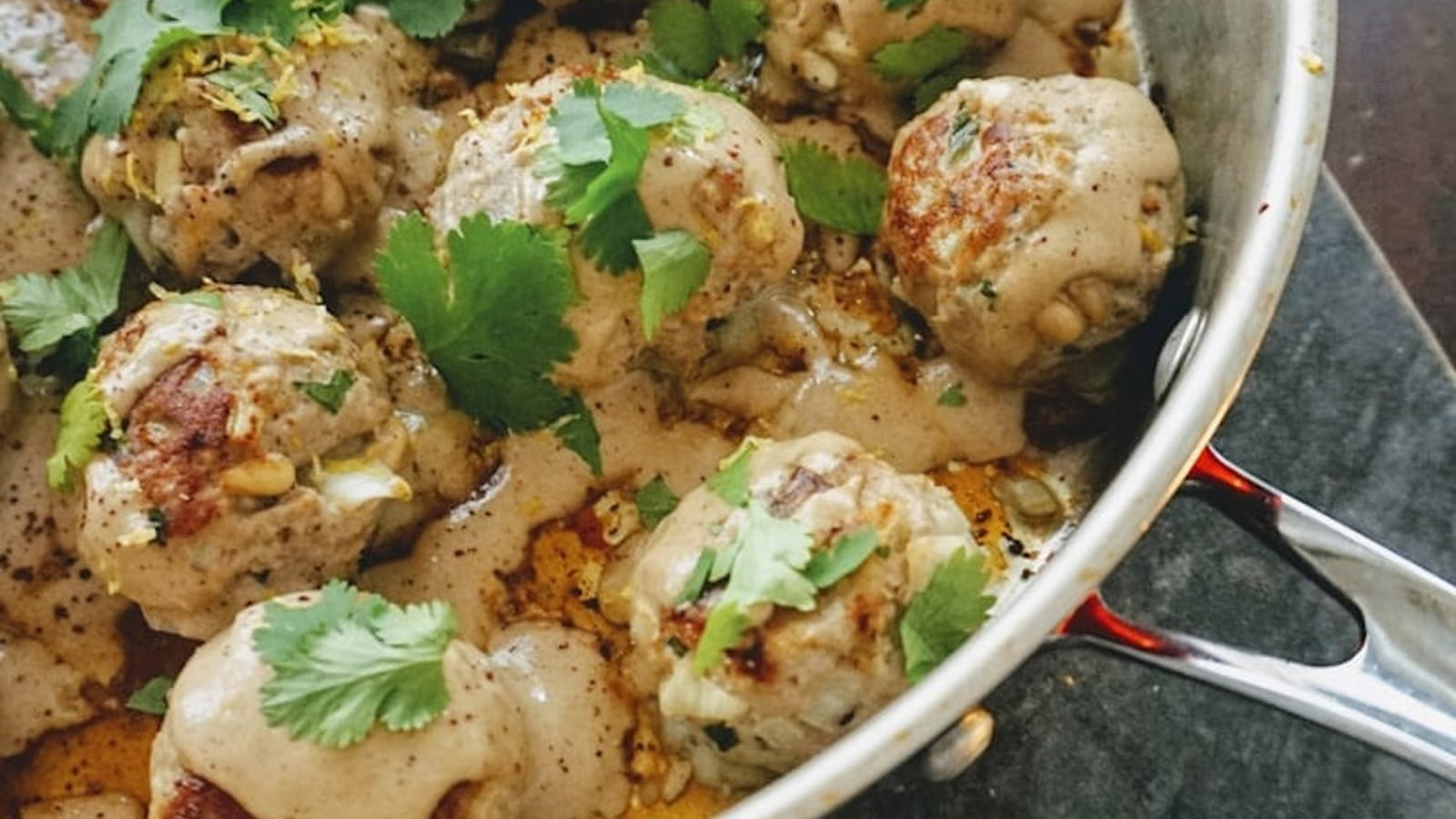 Keftas de boeuf au citron, sauce tahini