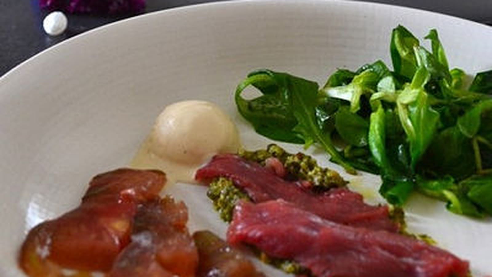 Carpaccio magret canard et boule de glace foie gras