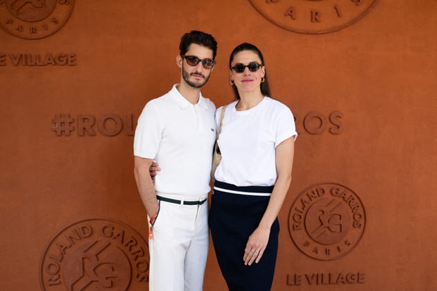 Pierre Niney, hyper élégant au côté de sa chérie au photocall de Roland-Garros