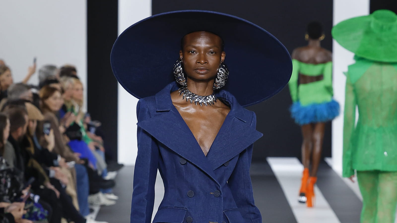 Look 15