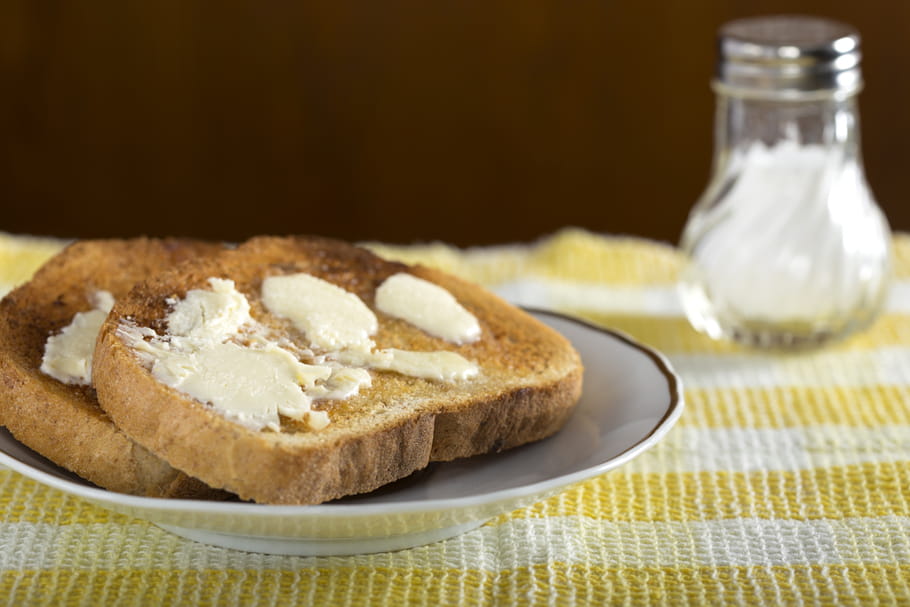 Comment beurrer une biscotte sans la casser ?