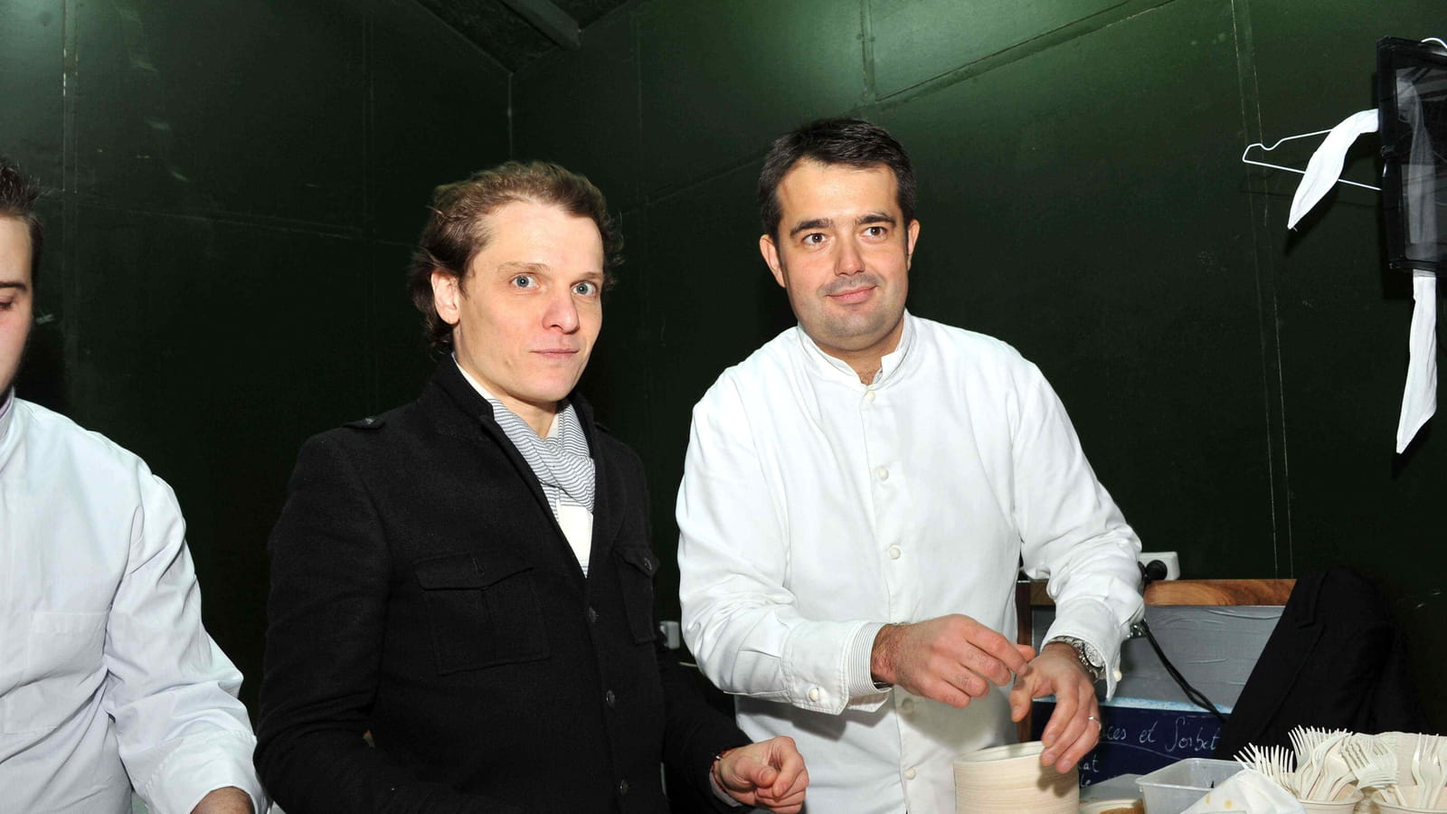 Il est de concert avec les chanteurs