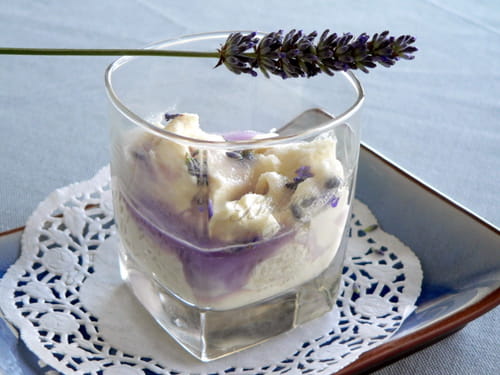 Verrine de mascarpone à la violette