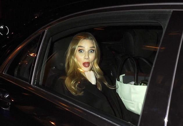 Rosie Huntington-Whiteley, surprise par les paparazzi