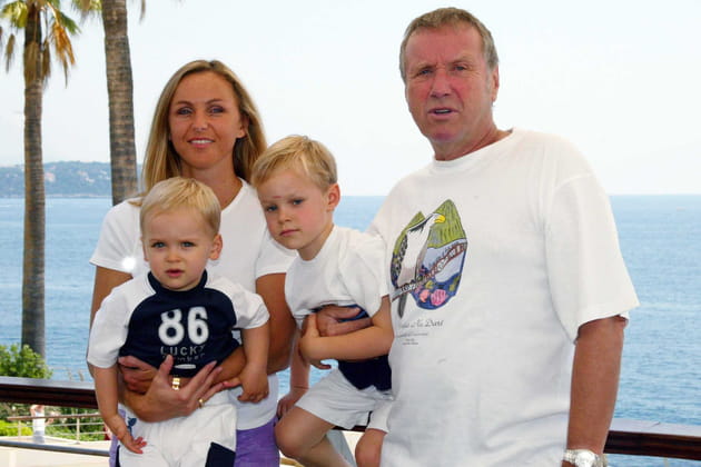 Yves Rénier, un papa poule avec ses fils Jules et Oscar, ici à Monaco en 2002