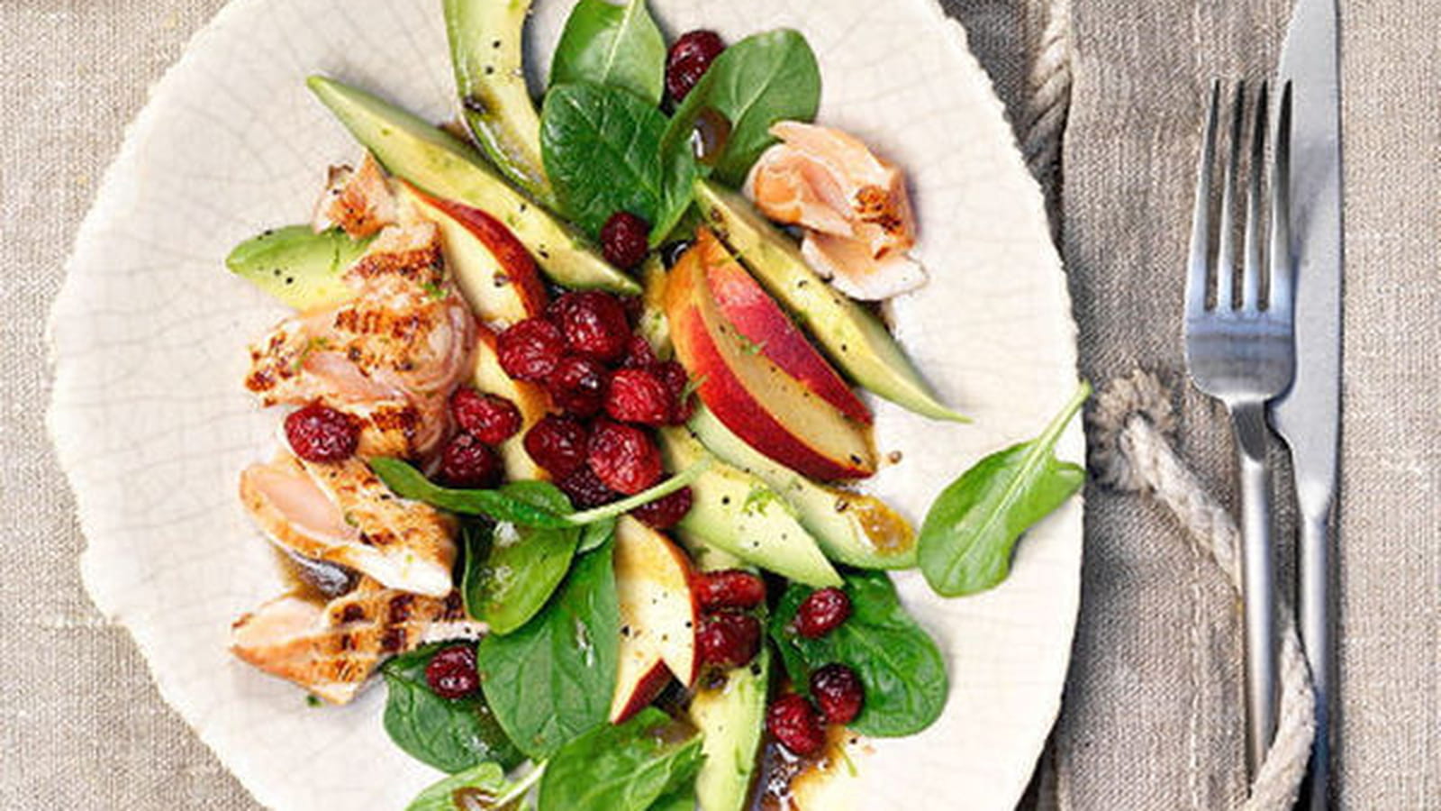 Salade de cranberries et de saumon grillé