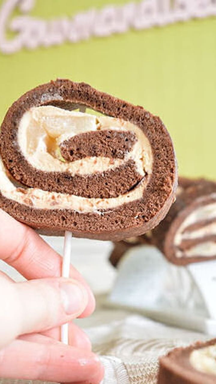 Gateau Roule A La Creme D Amande Et A La Confiture De Tangor