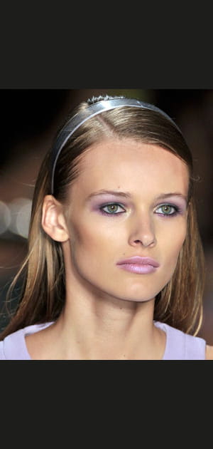 Fixer ses m&egrave;ches avec un serre-t&ecirc;te