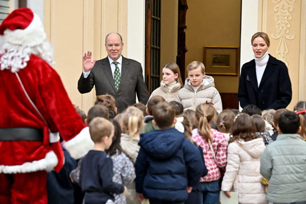 Charlene, Albert, St&eacute;phanie et les enfants&nbsp;: la famille princi&egrave;re r&eacute;unie pour distribuer les cadeaux de No&euml;l - PHOTOS