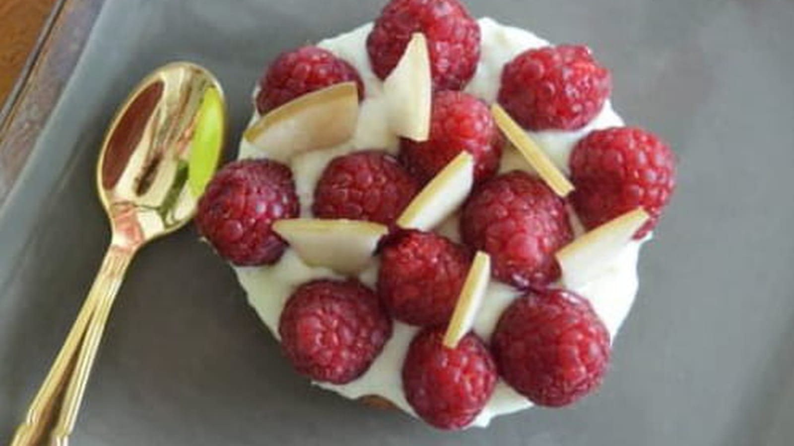 Tartelettes sans gluten pommes-framboises, pickles de pommes