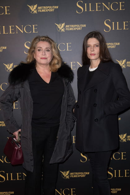 Catherine Deneuve et Chiara Mastroianni en veste noire