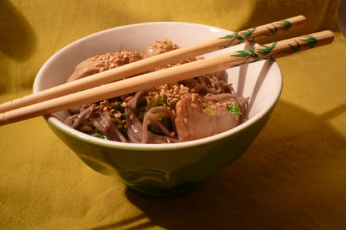 Porc soba au chou frisé