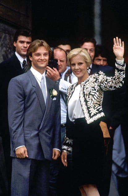David Hallyday accompagné de Sylvie Vartan, lors de son premier mariage en 1989