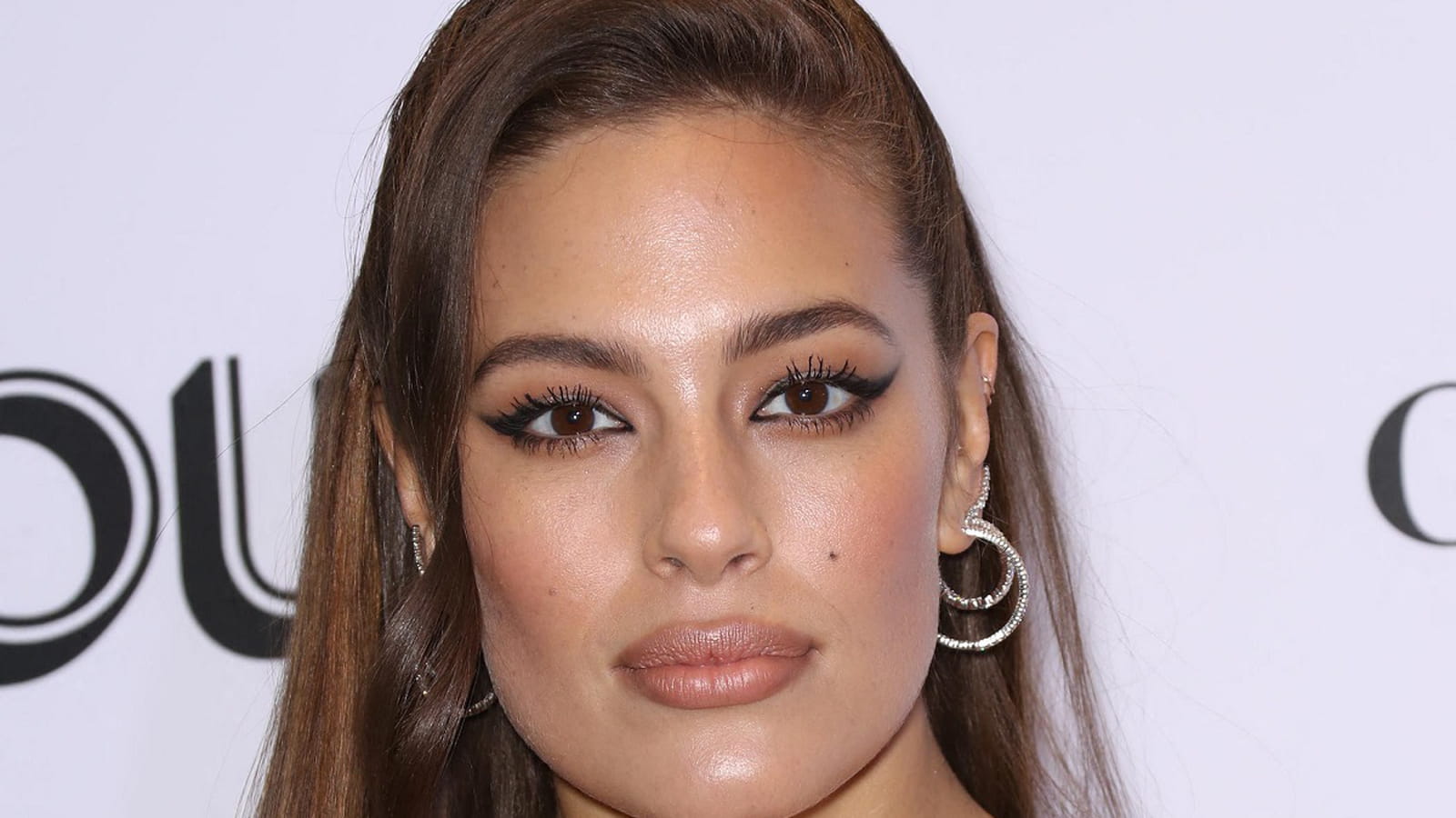 Ashley Graham, cheveux longs