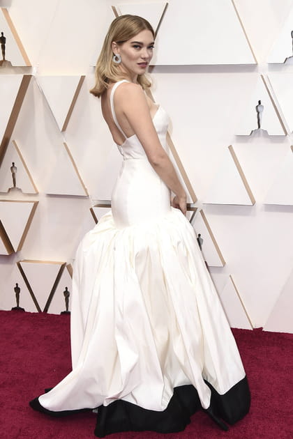 L&eacute;a Seydoux en robe &eacute;vas&eacute;e blanche &agrave; bretelles Louis Vuitton