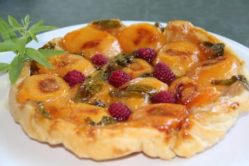 Tarte tatin aux pêches et verveine citronnelle