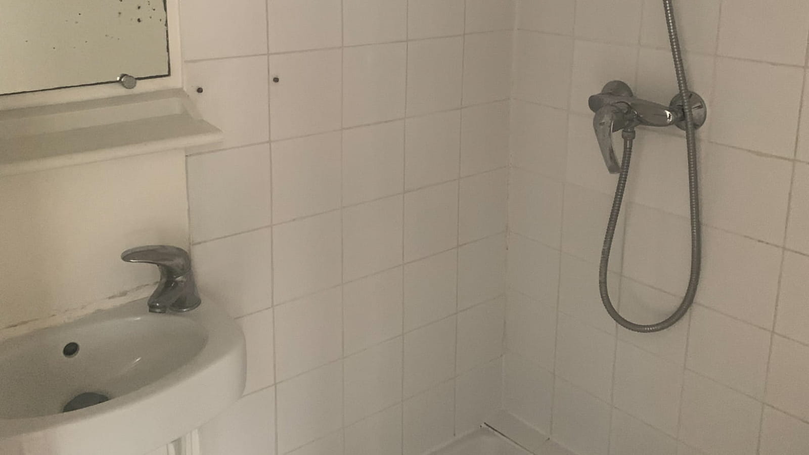 Salle d'eau basique